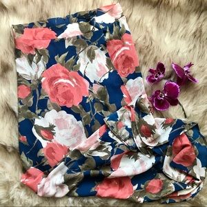 Maxi skirt - zipper in back - beautiful pattern